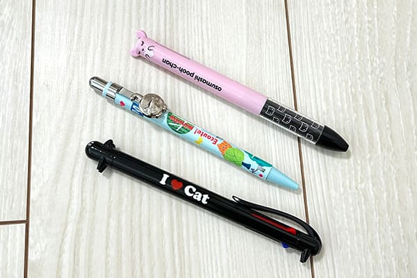 桃ぷーちゃんボールペン、シャーペン（猫と森）、3色ボールペン
